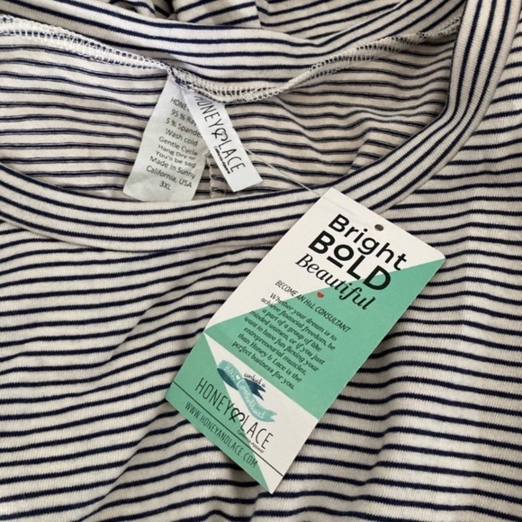 FINAL $ WAS $25 Honey & Lace tee - Picture 3 of 4